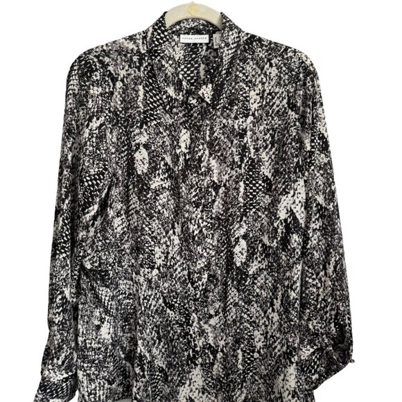 Susan Graver Women's Black & White Asymmetrical Hem Blouse Size M 100% Polyester - Picture 6 of 12